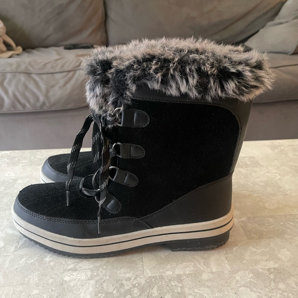 Universal Threads Black Fur Trim Boots Winter